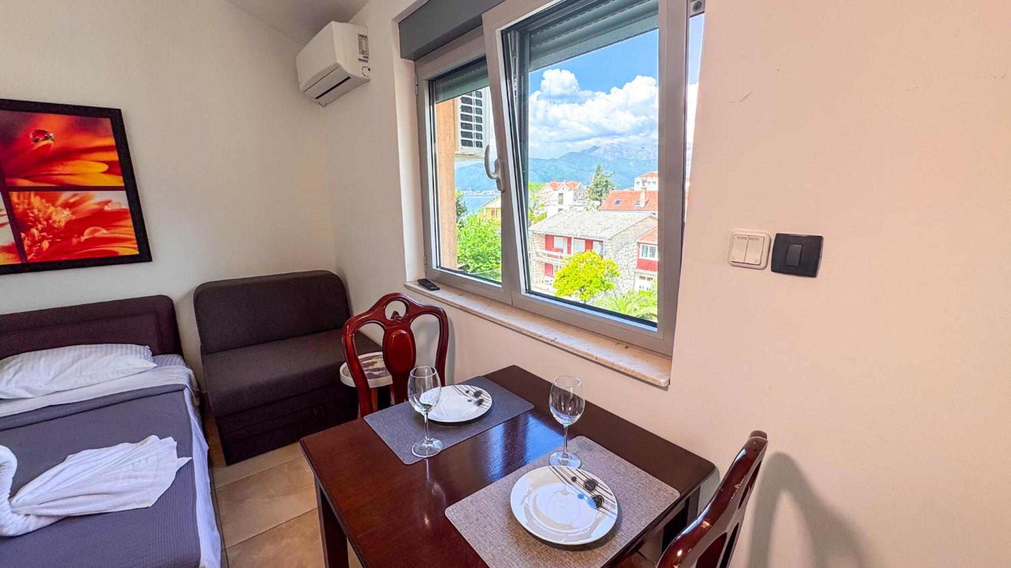 Qumi Apartments Tivat Exteriér fotografie