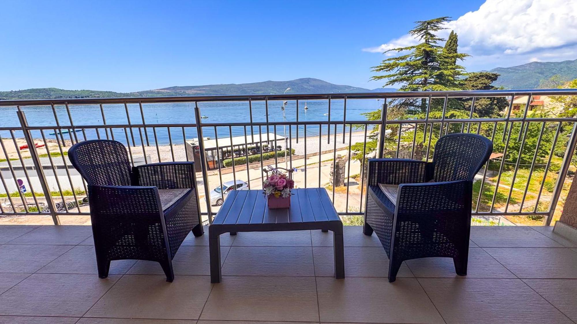 Qumi Apartments Tivat Exteriér fotografie
