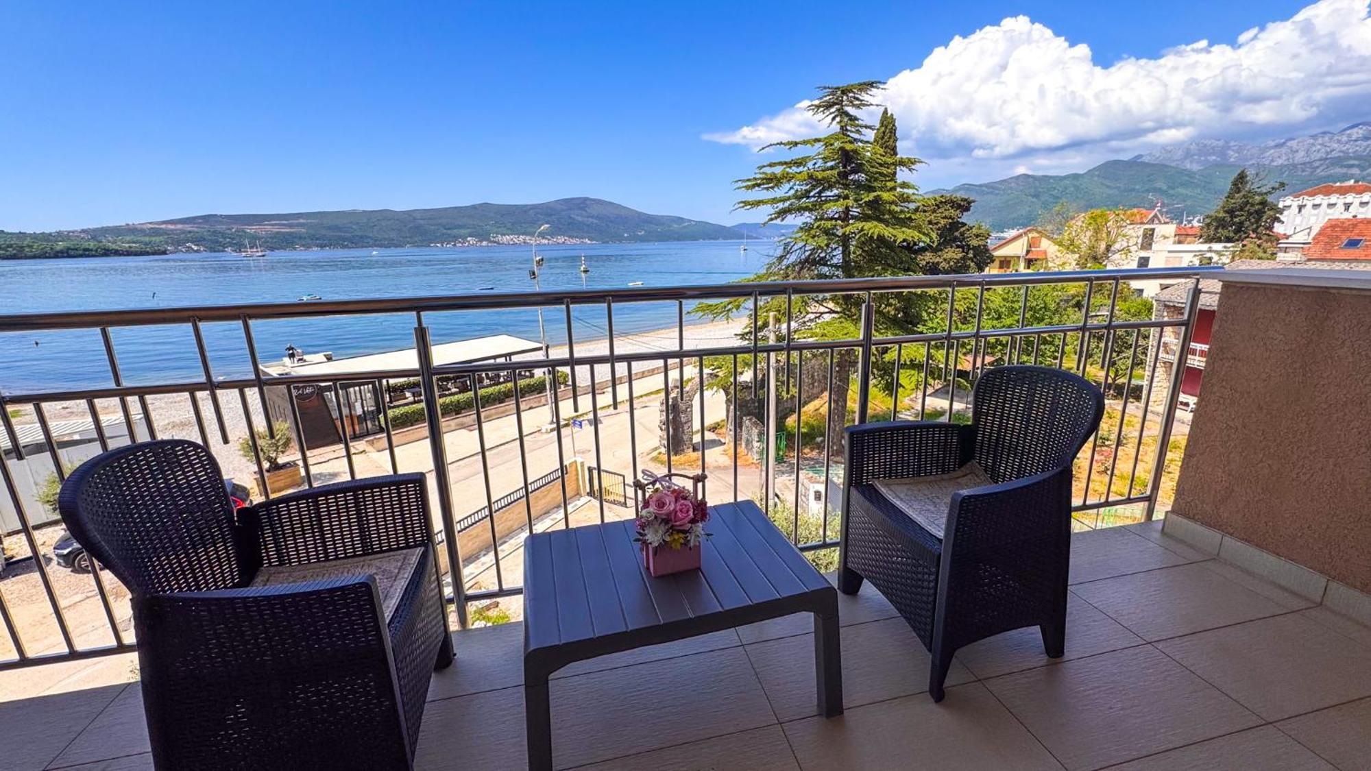 Qumi Apartments Tivat Exteriér fotografie