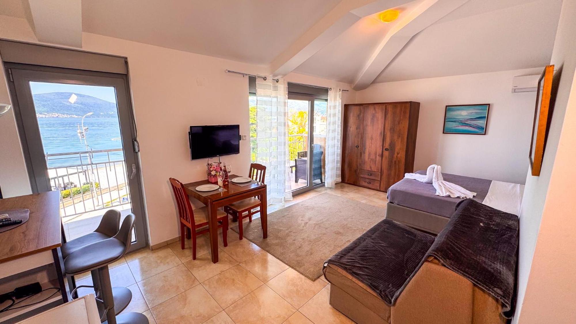 Qumi Apartments Tivat Exteriér fotografie