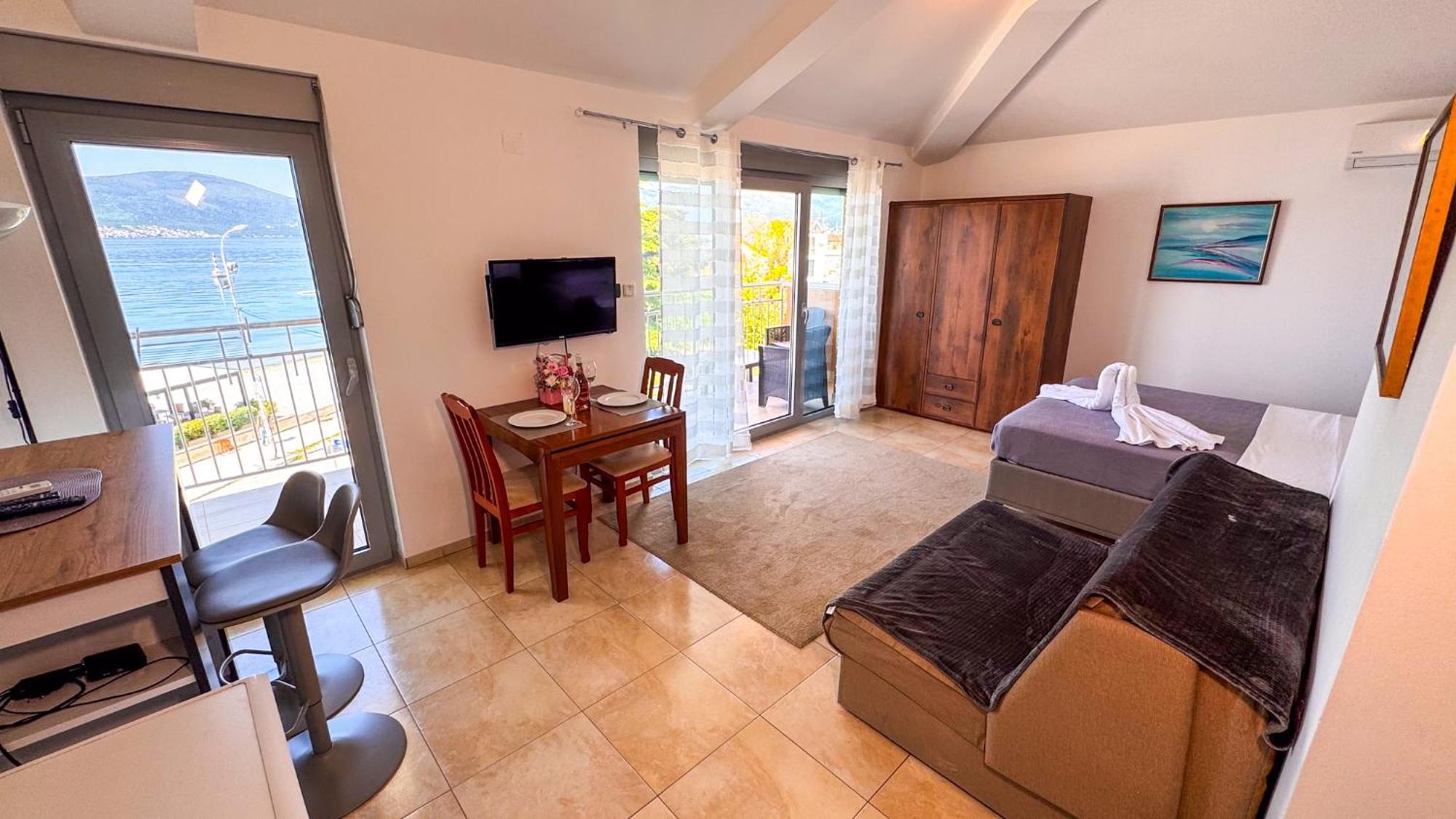 Qumi Apartments Tivat Exteriér fotografie