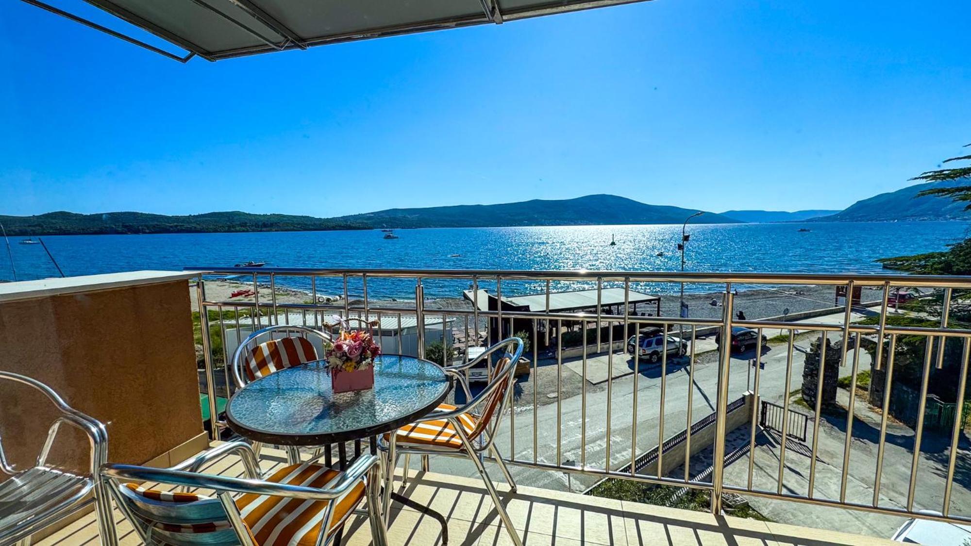 Qumi Apartments Tivat Exteriér fotografie