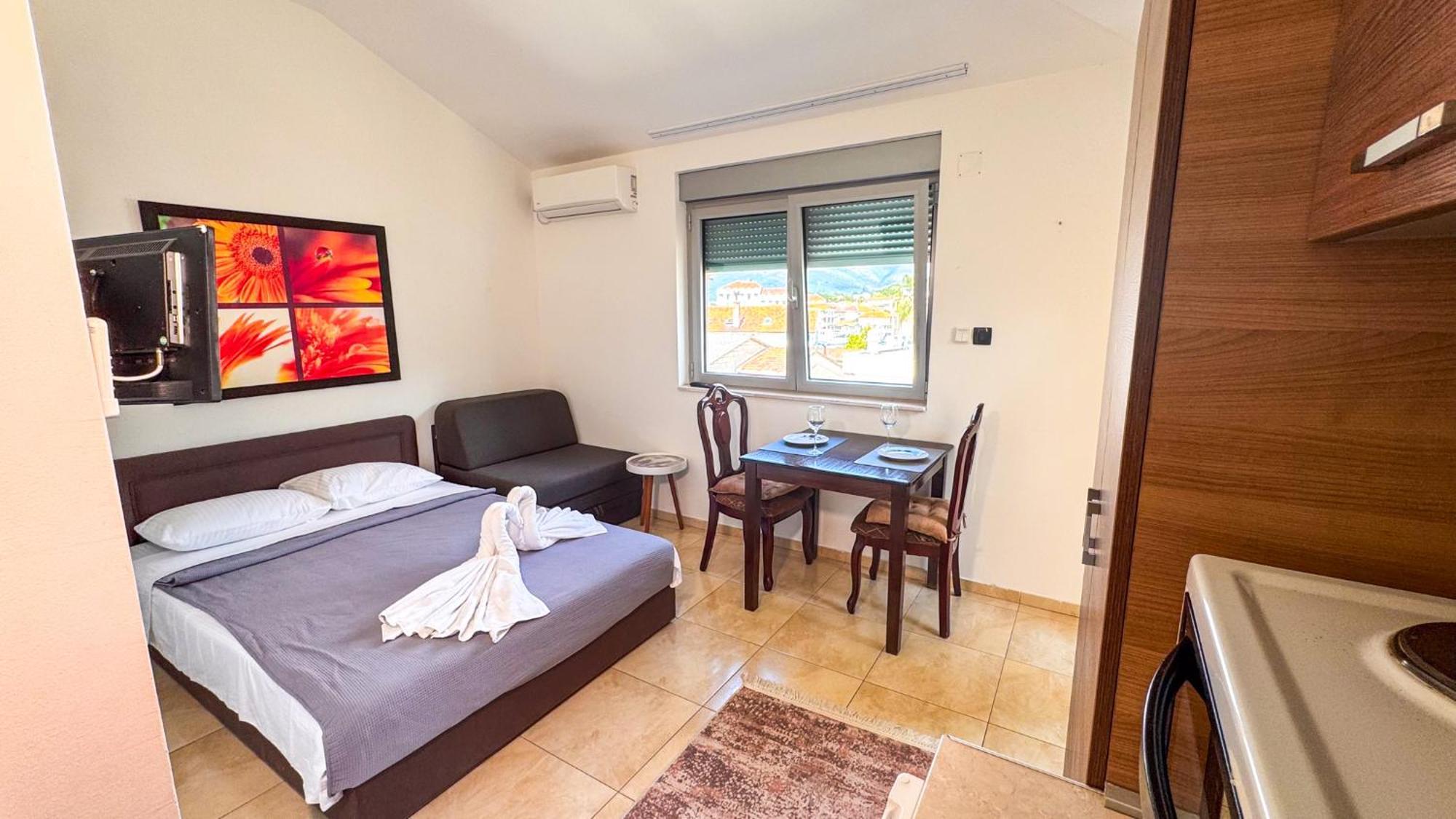 Qumi Apartments Tivat Exteriér fotografie
